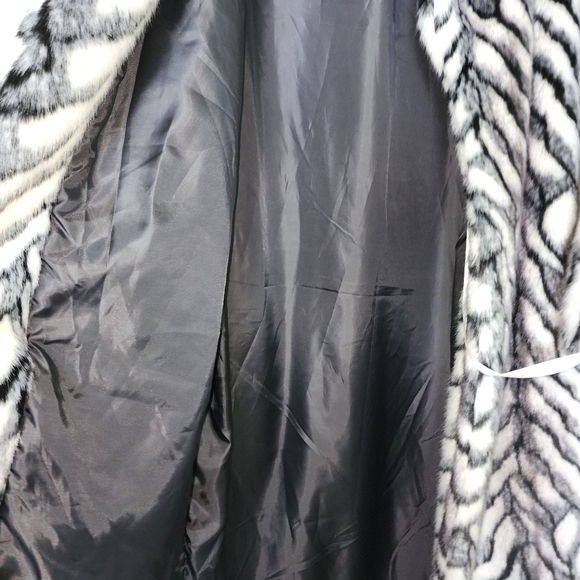 Faux Fux Chevron (Zebra) Coat NWT - Picture 5 of 7